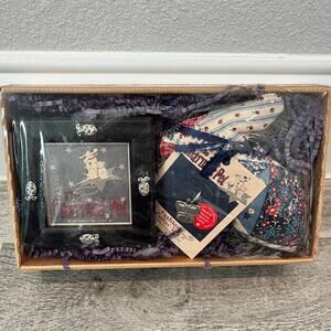 Vintage NIB 1997 Cat Charmed Pet Gift Box w/ Frame, Collar Charm, Catnip Toy